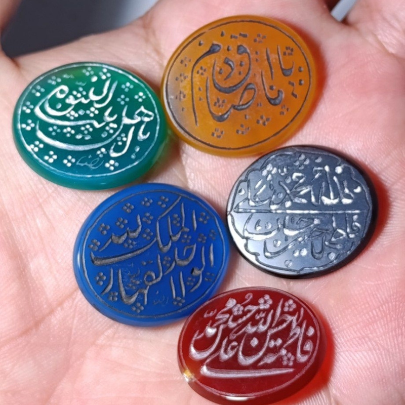 بارخانه ۵ عددی نگین عقیق خطی با رنگ های مختلف طبیعی اصل کد 999261 بارخانه ۵ عددی نگین عقیق خطی با رنگ های مختلف طبیعی اصل کد 999261